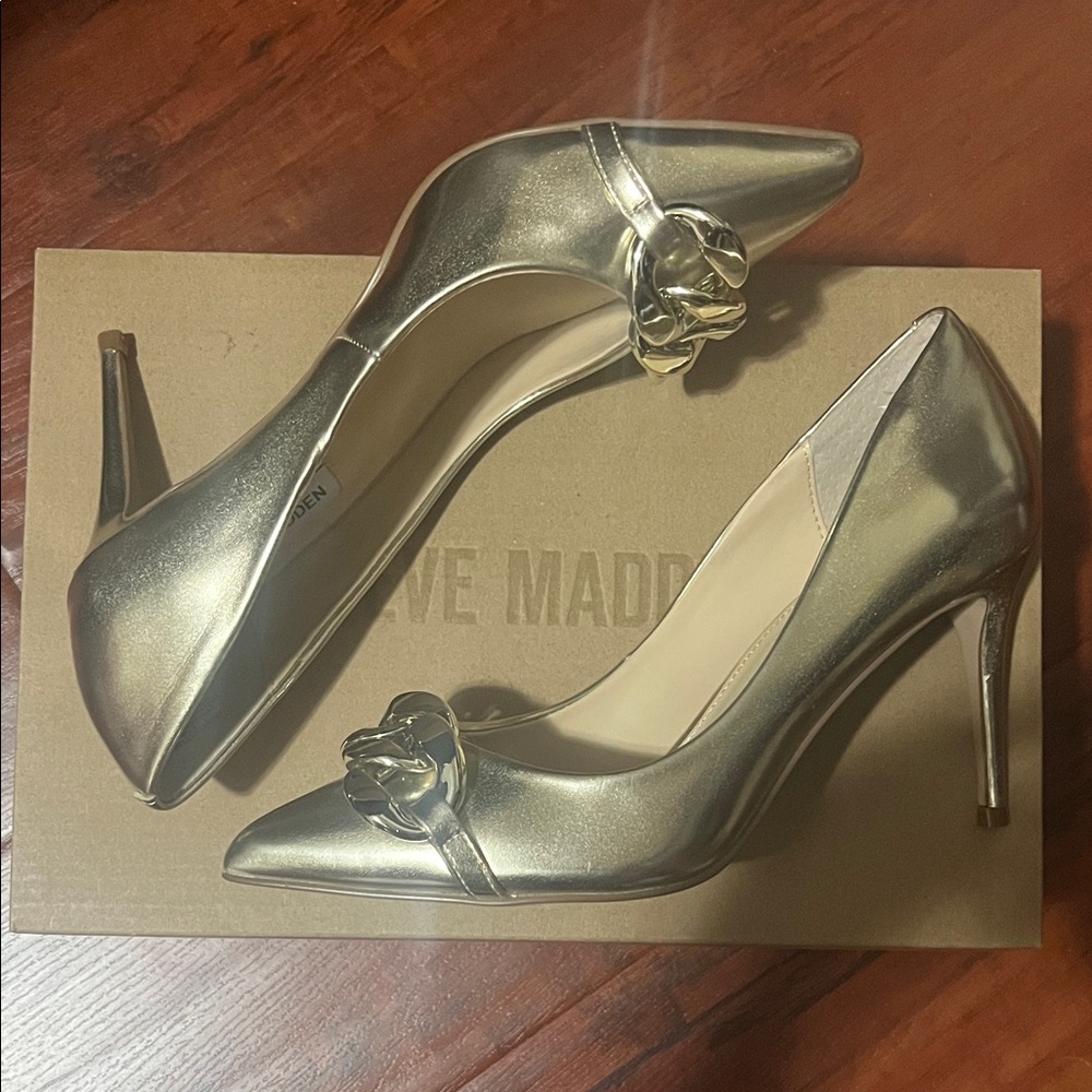 Steve Madden Gold Heels - Picture 3 of 8